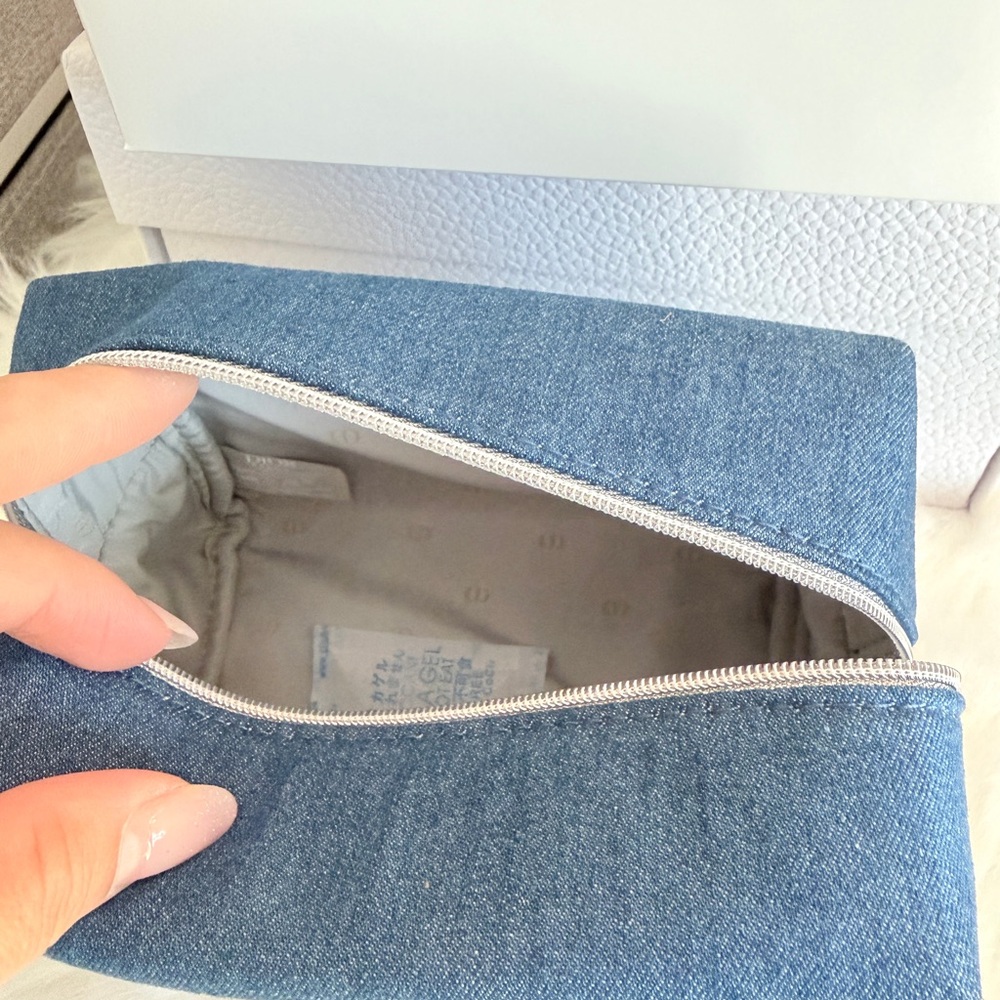 Dior Blue Cosmetic Bag with 2 travel size - Picture 3 of 9